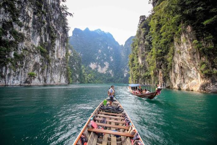 Le lac Cheow Lan dans le parc de Khao Sok