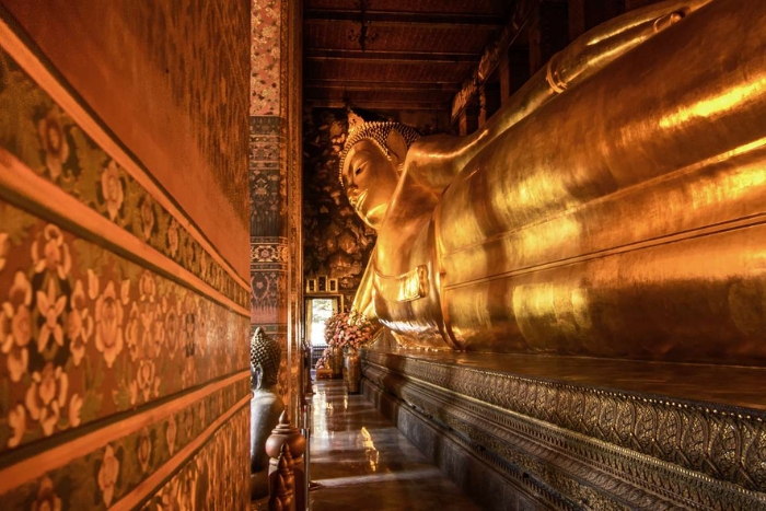 Wat Pho : le temple du Bouddha couch&eacute;