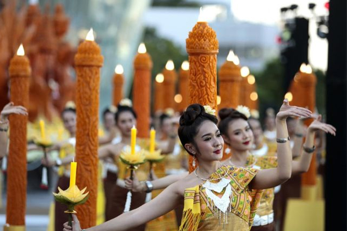 Festival des bougies d'ubon ratchathani (généralement première semaine d'août)