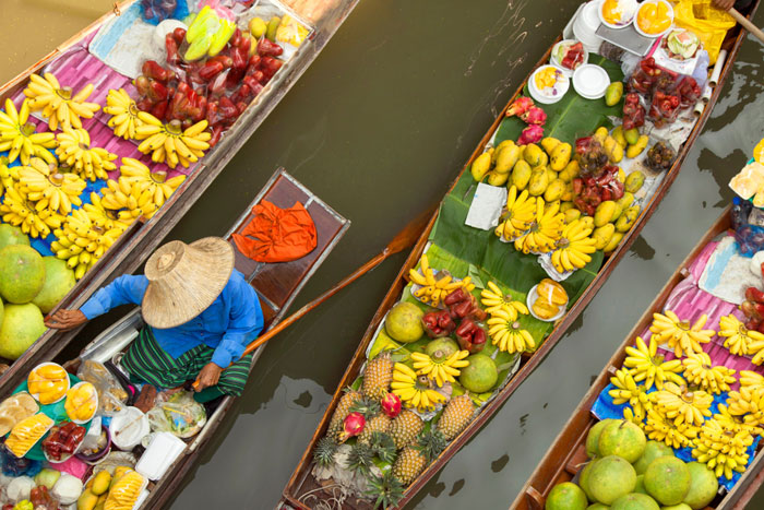 Explorez le marché flottant de Damnoen Saduak