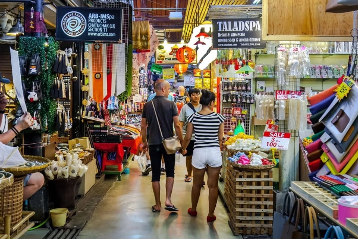 La vie locale prend vie au marché de Chatuchak, à Bangkok