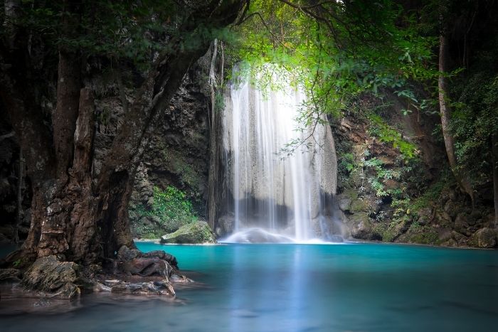 Cascade d’Erawan – nature et baignade pendant un circuit haut de gamme 2 semaines en Thaïlande