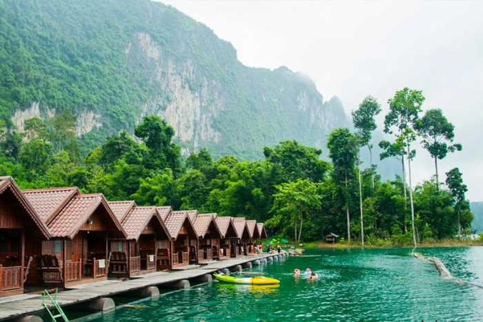 Bungalows au lac Cheow Lan