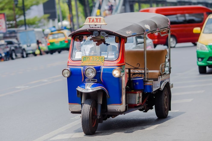 Tuk-tuk, un moyen de transport emblématique de Thaïlande