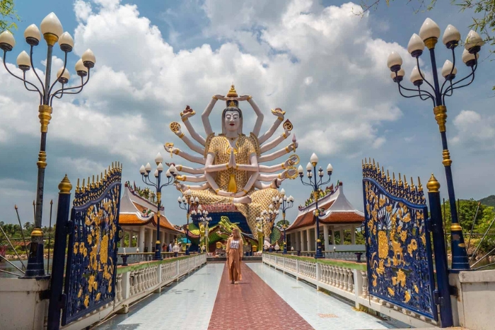 Femme seule en Thaïlande: immersion spirituelle au Wat Plai Laem