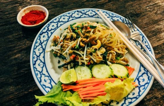 Pad Thaï - Spécialité Emblématique De La Cuisine Thaïlandaise
