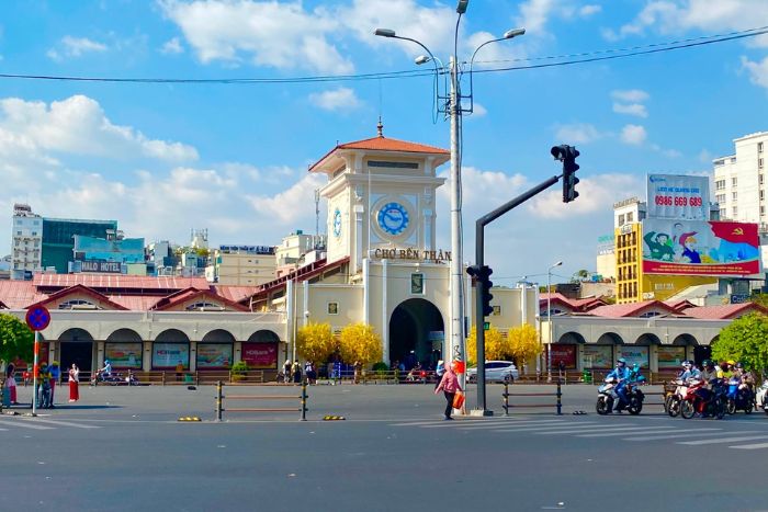 Marché Ben Thanh - Du Marécage au Cœur Vibrant de Ho Chi Minh-Ville