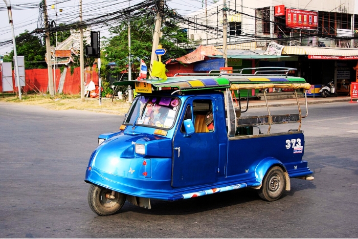 Le tuk-tuk, l'une des moyens de transport à Ayutthaya