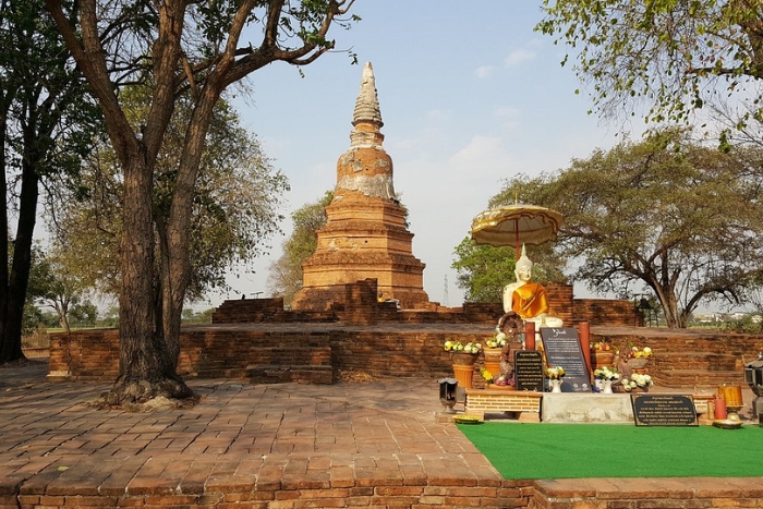 Statue de Luang Pho (moine v&eacute;n&eacute;rable) de Wat Phra Ngam