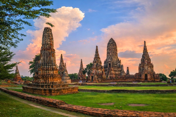 Explorer Ayutthaya en avril: Une immersion entre temples et ambiance locale