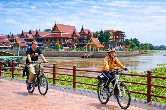Immersion dans les paysages d’Ayutthaya à vélo, loin des sentiers battus