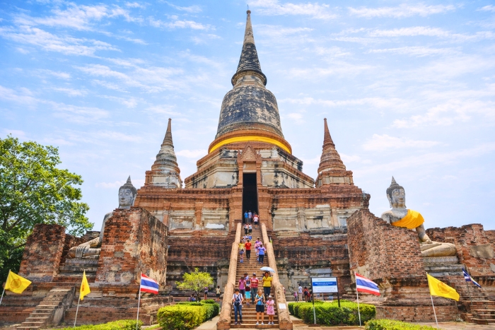 Sc&egrave;nes de vie autour des temples d&rsquo;Ayutthaya pendant Songkran