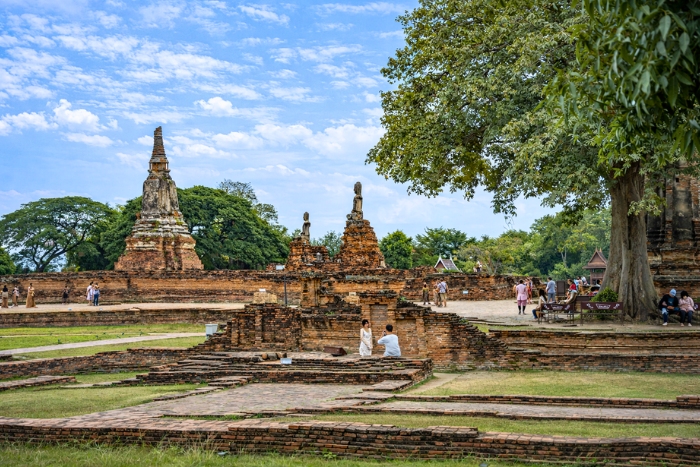 Visite du Wat Mahathat entre histoire et atmosphère mystique