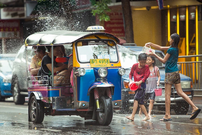 Tuk-tuk, un moyen de transport très populaire en Thailand