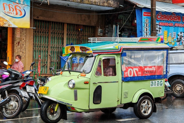 Tuk Tuk Hua Kob (tuk-tuks à tête de grenouille), symbole d'Ayutthaya