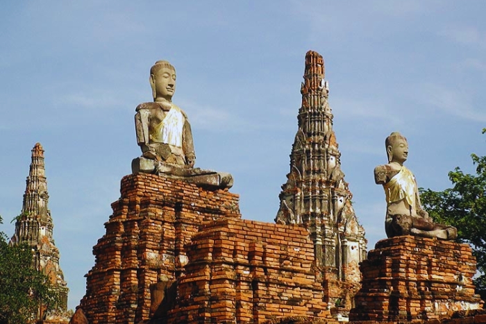 Images de Bouddha (sur la plate-forme devant le complexe du temple principal)