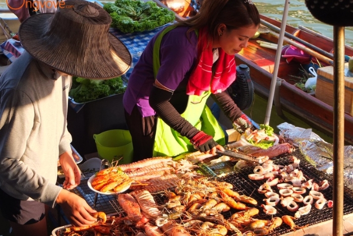 Le Marché Flottant d’Ayutthaya