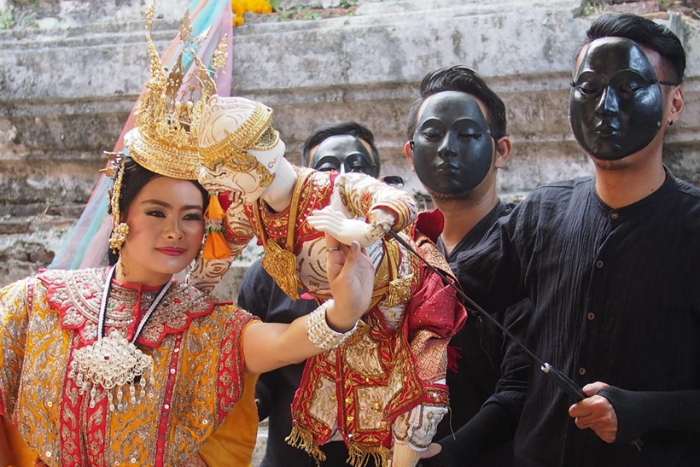 Regarder le spectacle de marionnettes traditionnelles thaïlandaises