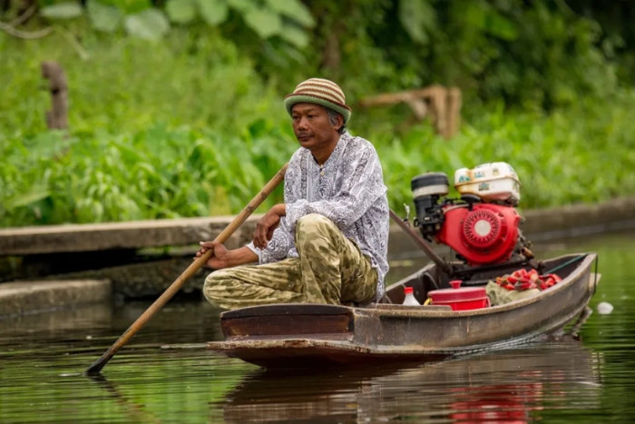 Pendant un visite des klongs Bangkok, on peut s'immerger dans la vie quotidienne