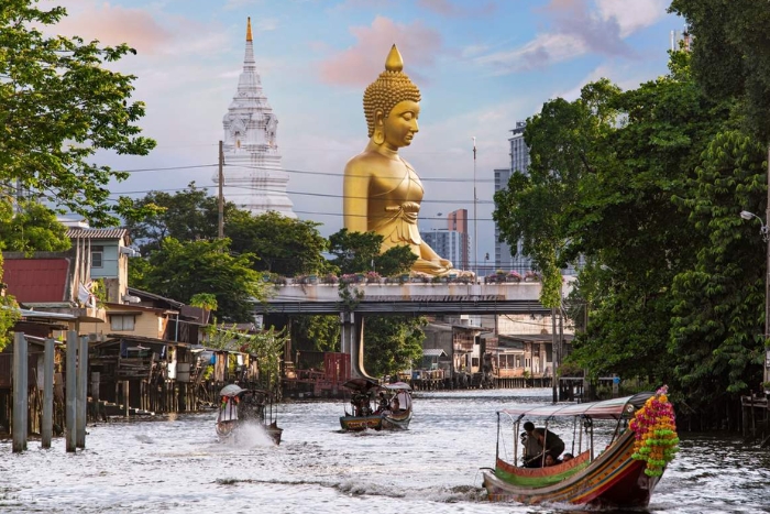 Wat Paknam Phasi Charoen de loin