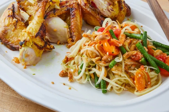 Gai Yang et Som Tam – L’accord parfait de la cuisine de rue à Bangkok