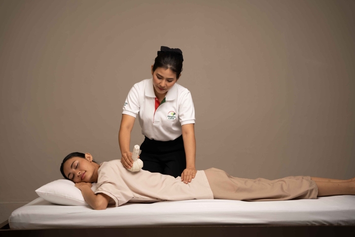 Que faire le soir à Bangkok : offrez-vous un massage thaï traditionnel pour une soirée détente
