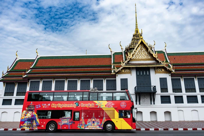 Bus public Bangkok climatisé - transport économique réseau urbain