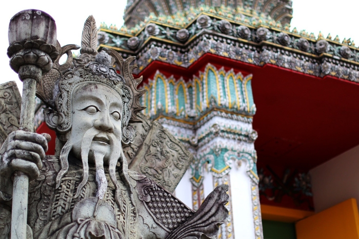 Statue sculpté dans un style sino-thaïlandais