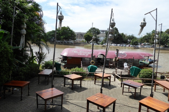 Riverside Bar & Restaurant, restaurant à Chiang Mai