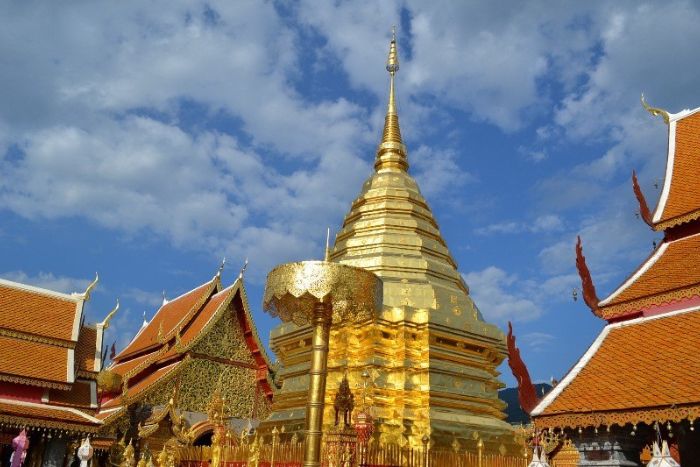 Wat Phra That Doi Suthep est un incontournable avec une pagode dorée splendide