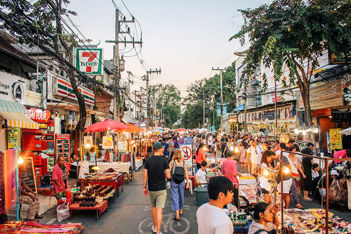 Saturday Night Market - idéal pour acheter des bijoux artisanaux et profiter de l’ambiance thaïlandaise