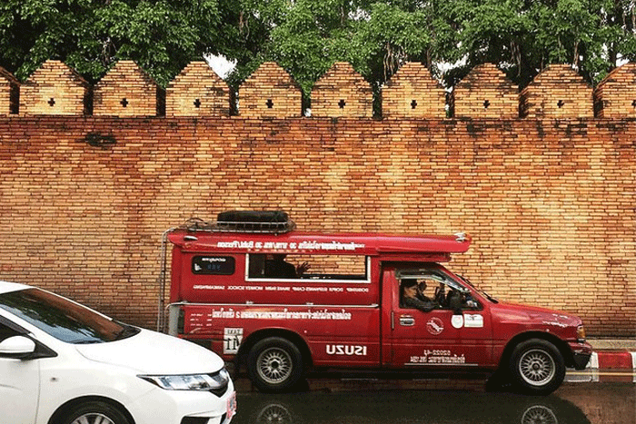 Se Déplacer à Chiang Mai en Songthaews (Camionnettes Rouges)