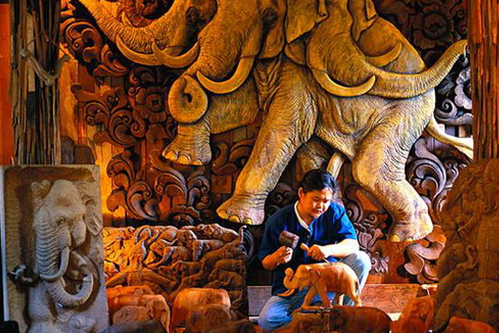 Village de sculptures sur bois de Baan Tawai à Chiang Mai