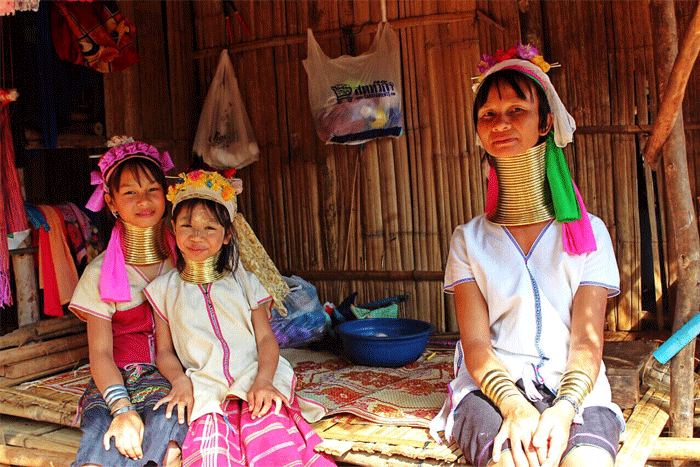 Village Karen à long cou à Chiang Rai