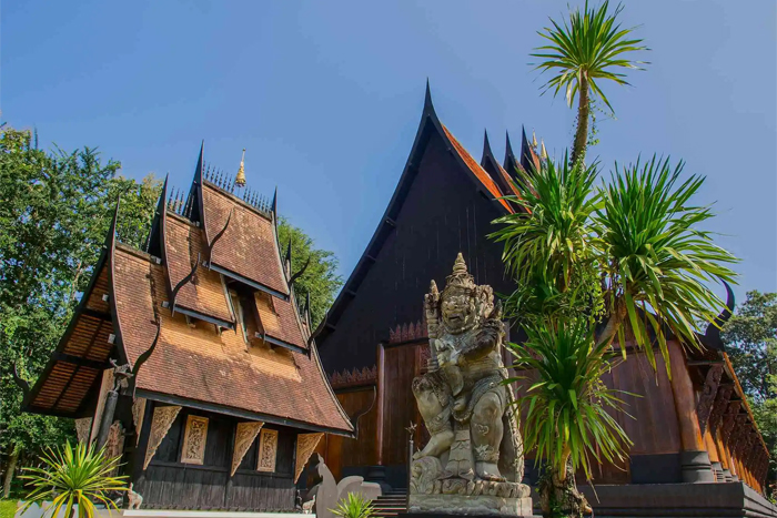 Explorer l'architecture au musée de Baan Dam, Chiang Rai