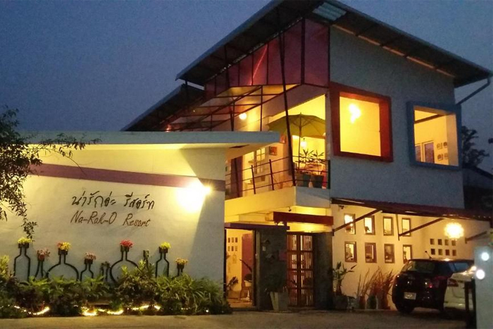 Chambre colorée et conviviale au Na-Rak-O Resort, hôtel 3 étoiles à Chiang Rai Thaïlande