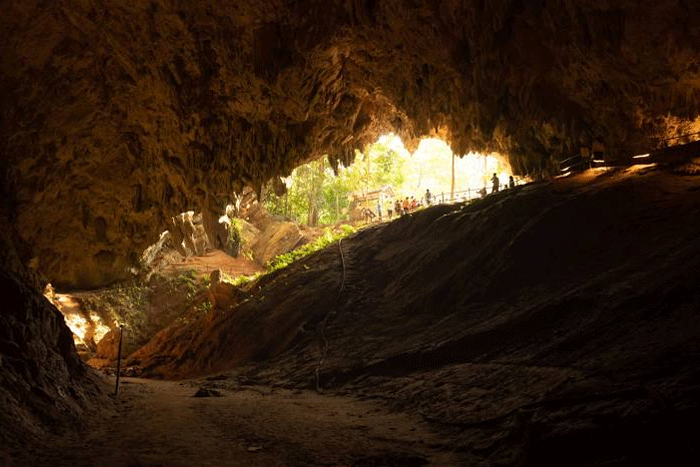 Visiter la grotte de Tham Luang Nang Non