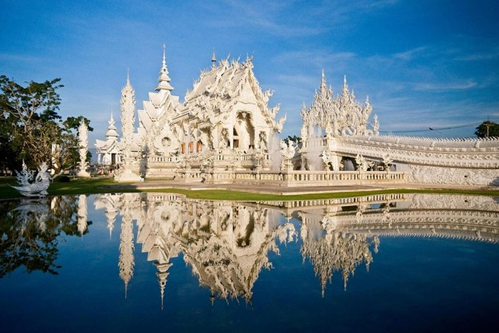 Visiter les temples iconiques à Chiang Rai quand il pleut