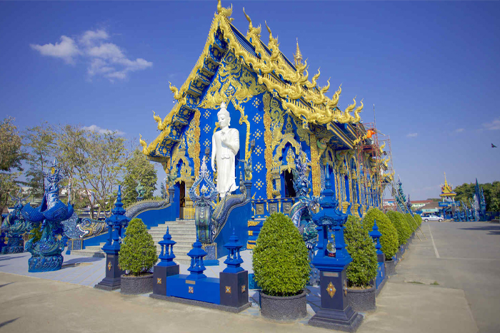 Zones extérieures au temple bleu en Chiang Rai