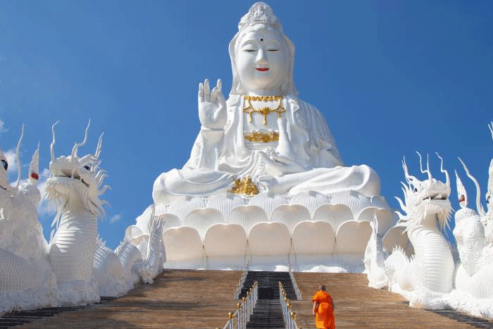 Explorer la statue géante de Guan Yin