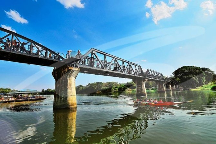 Une balade en bateau sur la rivière Kwai