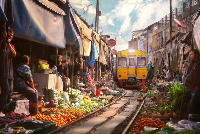 Marché ferroviaire de Maeklong