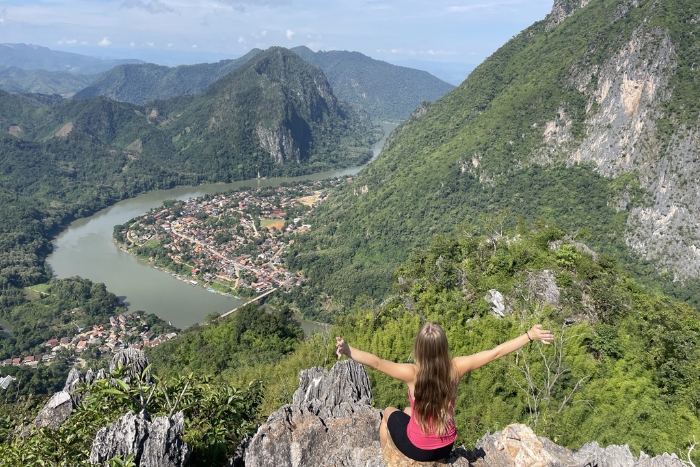 Vue panoramique depuis le sommet de Pha Daeng Peak pendant un circuit Thaïlande Laos 14 jours