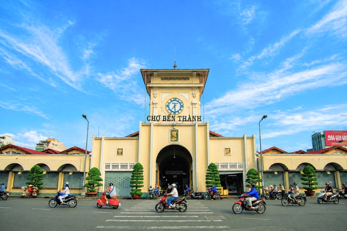 Fl&acirc;nerie entre les &eacute;tals du march&eacute; Ben Thanh &agrave; Ho Chi Minh-Ville