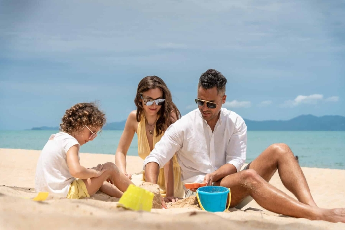 Moment de d&eacute;tente sur les plages de Koh Samui dans votre s&eacute;jour famille Tha&iuml;lande petit budget