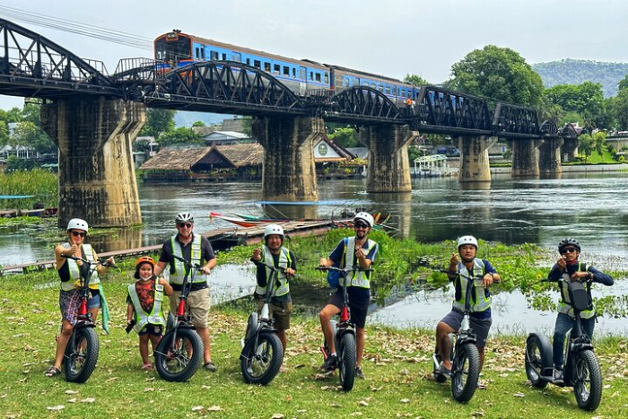 E-scooter est un moyen de transport recommand&eacute; pour ceux qui voyagent seuls &agrave; Kanchanaburi