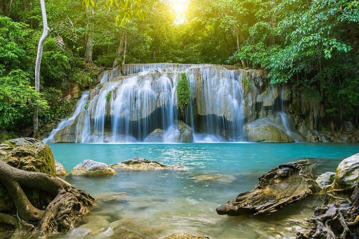 La beaut&eacute; de la cascade d&rsquo;Erawan est la raison de mon voyage en solo &agrave; Kanchanaburi