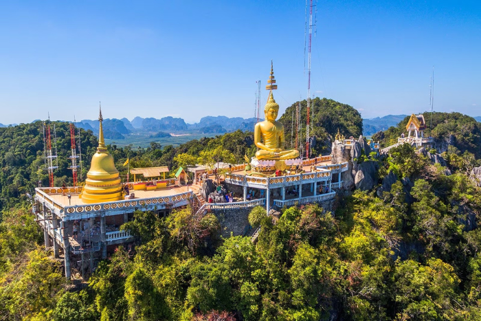 Le temple Wat Tham Suea est l&rsquo;un des sites incontournables lors d&rsquo;un voyage &agrave; Kanchanaburi