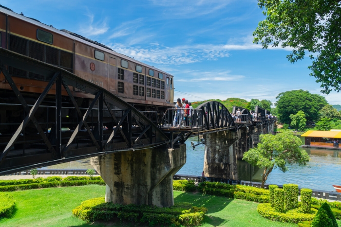 Pont de la rivière Kwaï en saison sèche : meilleure période pour voyager à Kanchanaburi