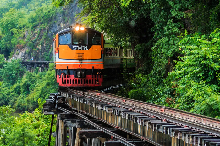 Prendre le train sur le "chemin de fer de la mort"